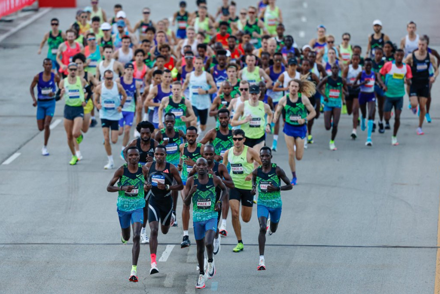 Leading runners and pacemakers during the Chicago Marathon.